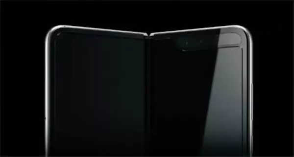 Bu Görsel, Samsung'un Katlanabilir Telefonuna Ait Olabilir Mi?