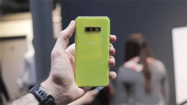 Samsung Galaxy S10e Tanıtıldı: İşte Fiyatı ve Özellikleri