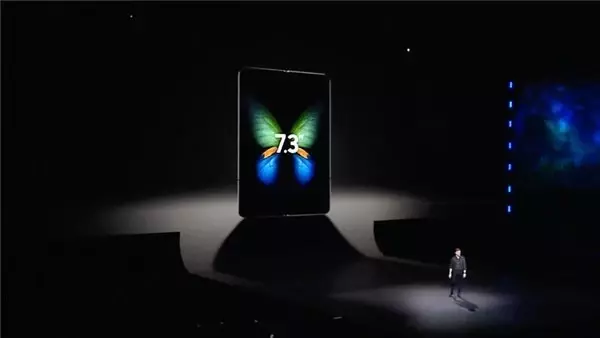 Samsung, Katlanabilir Telefonu Galaxy Fold'u Abartı Fiyatıyla Duyurdu