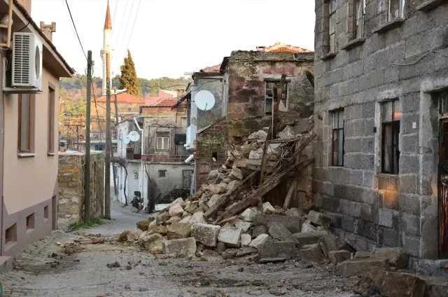 Çanakkale'deki Depremin Hasar Tespit Çalışmaları Başladı