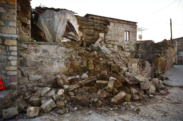 Çanakkale'deki Depremin Hasar Tespit Çalışmaları Başladı