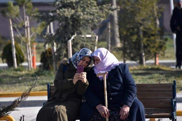 Genç Kadın, Banktaki Cesedi Görüntülemek İçin Her Şeyi Yaptı Genç Kadın, Banktaki Cesedi Görüntülemek İçin Her Şeyi Yaptı