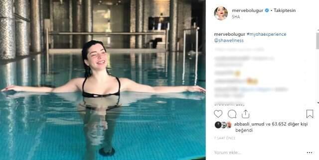 Merve Boluğur, Havuz İçerisindeki Doğal Haliyle Hayran Bıraktı