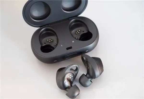 Samsung'un Tersine Şarj Olan Yeni Kablosuz Kulaklıkları Galaxy Buds Tanıtıldı