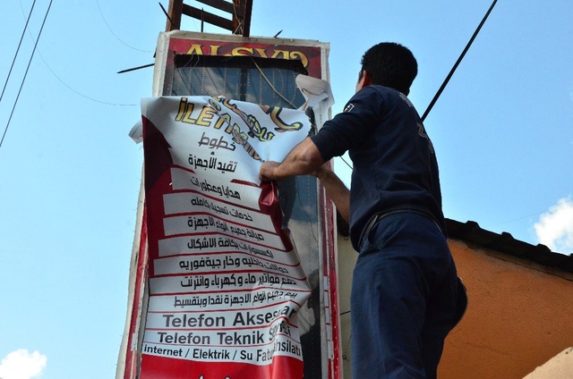 Vatandaşın İhbarı ile Yabancı Tabelalar Tek Tek Söküldü