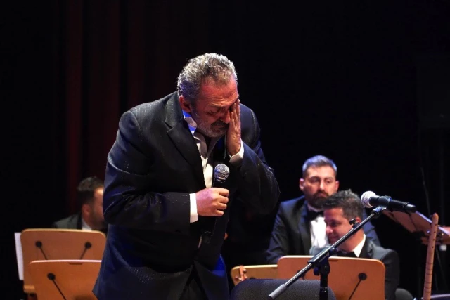 Yavuz Bingöl, Ali Kızıltuğ'un Anıldığı Konserde Gözyaşlarına Hakim Olamadı