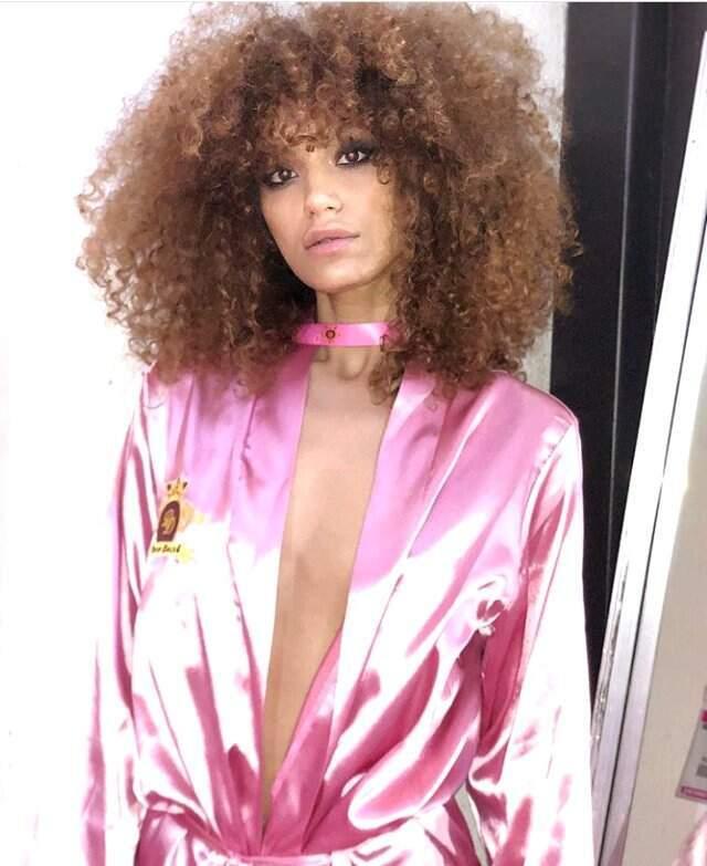 Azeri Model Mahbuba Mammadzada, Bekaretini 2 Milyon Sterline Sattı