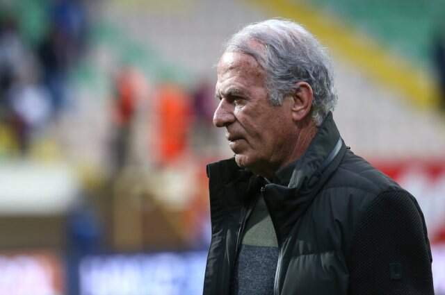 6 Haftadır Puana Hasret Olan Kasımpaşa'da Teknik Direktör Mustafa Denizli'den İstifa Sinyali 6 Haftadır Puana Hasret Olan Kasımpaşa'da Teknik Direktör Mustafa Denizli'den İstifa Sinyali