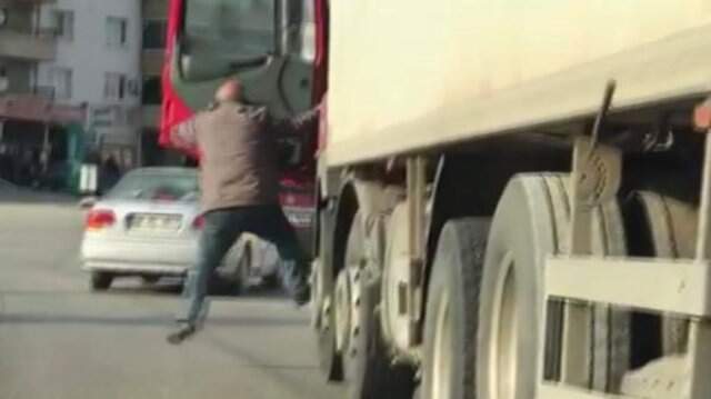 Ankara'da Trafikte Ölümüne Kavga Kamerada Ankara'da Trafikte Ölümüne Kavga Kamerada