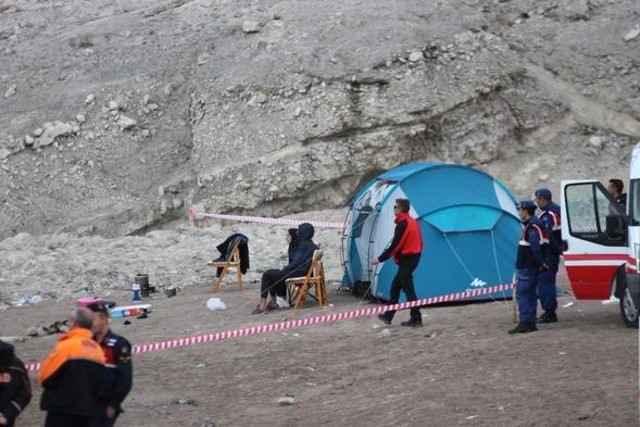 Kayseri'de Yamula Barajı Kenarına Kamp Kuran 20 Yaşındaki Genç Boğularak Can Verdi