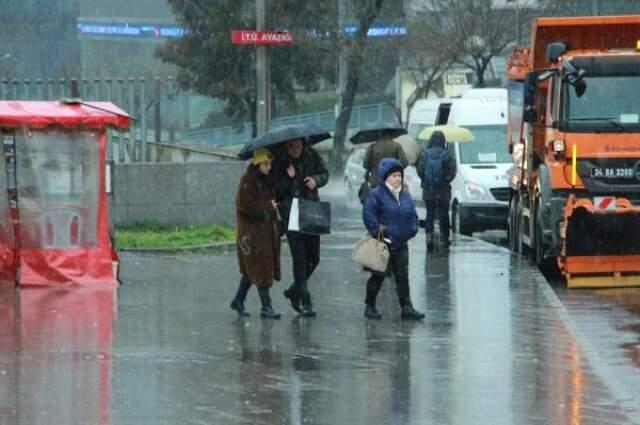 İstanbul'da Beklenen Kar Yağışı Başladı