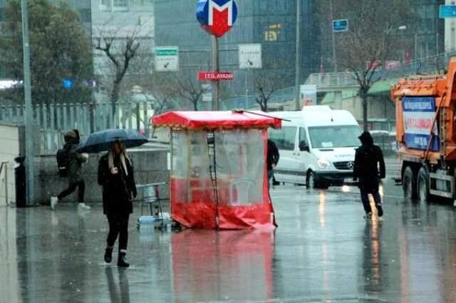 İstanbul'da Beklenen Kar Yağışı Başladı