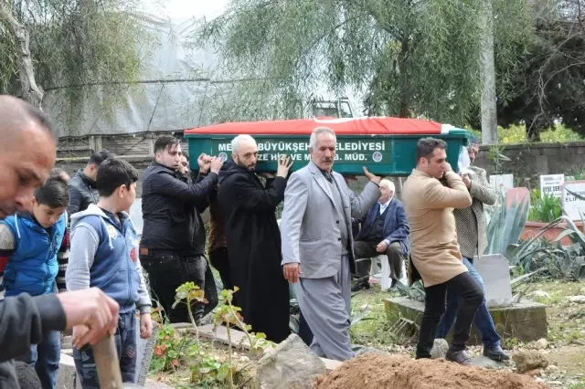 Ünlü Şarkıcı Mabel Matiz'in Hayatını Kaybeden Babası Son Yolculuğuna Uğurlandı