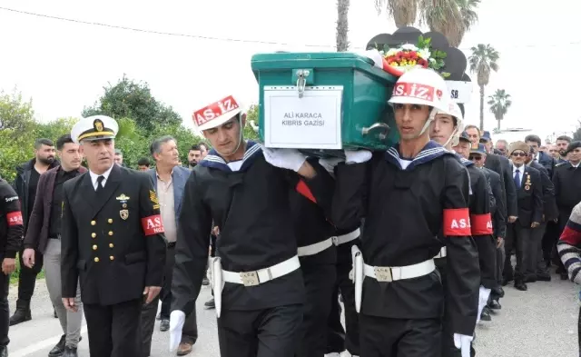 Ünlü Şarkıcı Mabel Matiz'in Hayatını Kaybeden Babası Son Yolculuğuna Uğurlandı