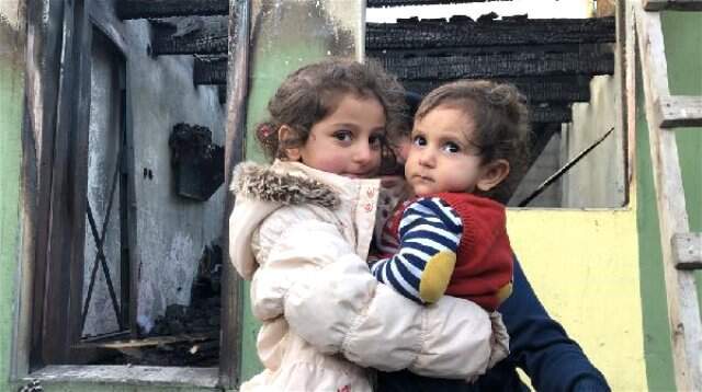 4 Yaşındaki Ceren, Kardeşini Yanmaktan Kurtardı 4 Yaşındaki Ceren, Kardeşini Yanmaktan Kurtardı