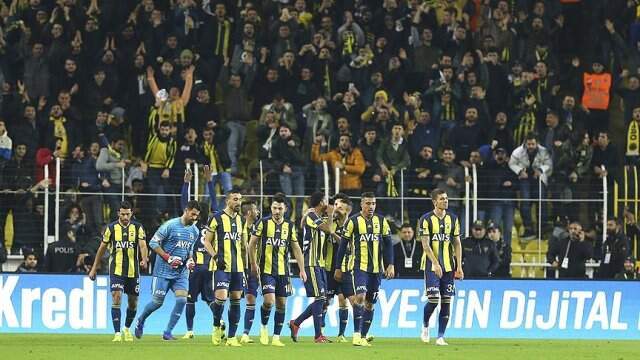 Fenerbahçe, Derbide Beşiktaş'ı Yenip Taraftarını Sevindirmek İstiyor! Fenerbahçe, Derbide Beşiktaş'ı Yenip Taraftarını Sevindirmek İstiyor!