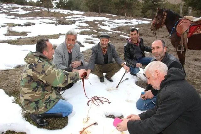 Erzurum'da Bir Garip Olay! Atlarla 'Karlı Pekmez' Yemeye Gittiler