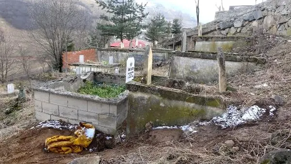 Tarihi Mezardaki Çukur Jandarmayı Harekete Geçirdi