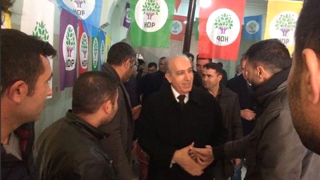 AK Parti Belediye Başkan Adayı Ertuğrul Eryılmaz, HDP Seçim Bürosunu Ziyaret Etti