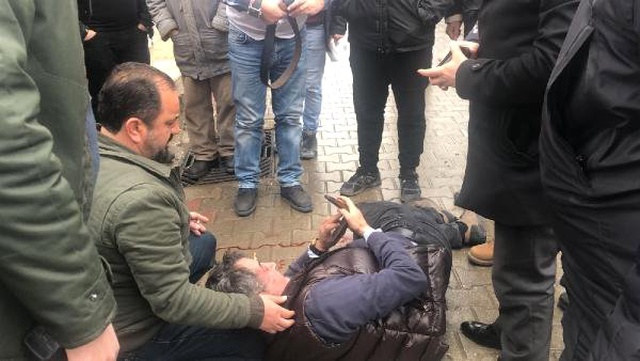 Sokak Ortasında Dehşete Düşüren Olay! Biri Tabancayla Vurdu, Diğeri Tekmeledi