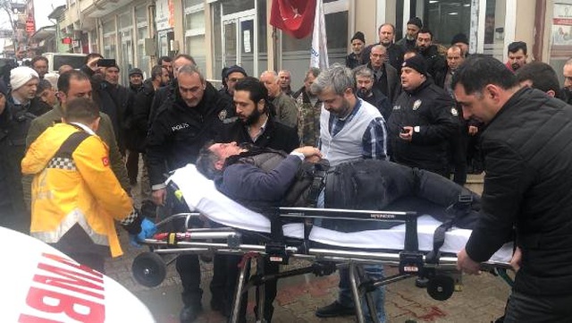 Sokak Ortasında Dehşete Düşüren Olay! Biri Tabancayla Vurdu, Diğeri Tekmeledi