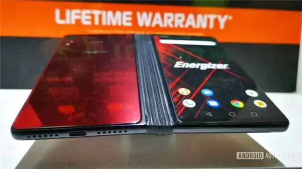 Energizer, 5g Bağlantıyı Destekleyen Katlanabilir Telefonu Power Max P8100s'i Tanıttı