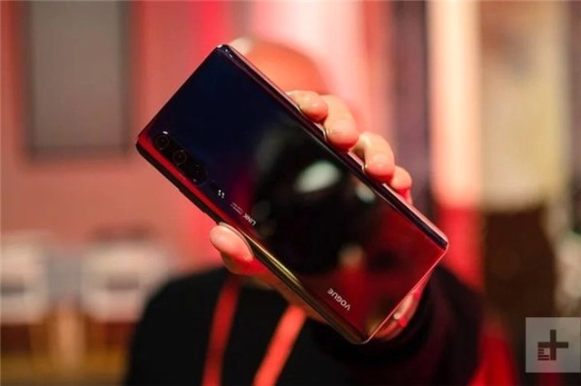 Huawei'nin 10x Zoom Teknolojisine Sahip Yeni Amiral Gemisi P30 Pro İlk Kez Görüntülendi