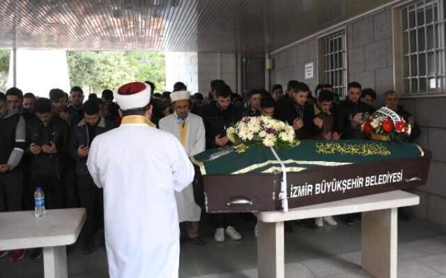 Alkollü Baba, Tartıştığı Lise Öğrencisi Oğlunu Kalbinden Bıçaklayarak Öldürdü Alkollü Baba, Tartıştığı Lise Öğrencisi Oğlunu Kalbinden Bıçaklayarak Öldürdü