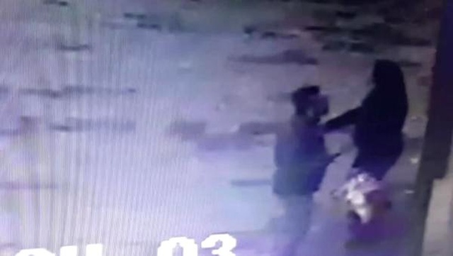 Önce Taciz, sonra Tokat! Kadın Öğretmene Saldırı Kamerada