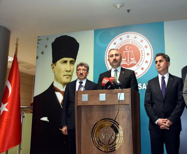 Savcının Halı Sahadan Çıkmayan Öğretmenleri Gözaltına Aldırmasıyla İlgili Konuşan Bakan Gül: İnceleme Başlatıldı
