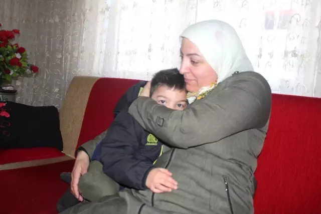 Oğlunu Evde Yalnız Bırakan Anne, Geri Döndüğünde Hayatının Şokunu Yaşadı