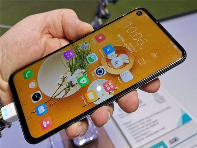 Hisense, 49 Mp Kameralı Akıllı Telefonuyla Mwc 2019'a Damgasını Vurdu
