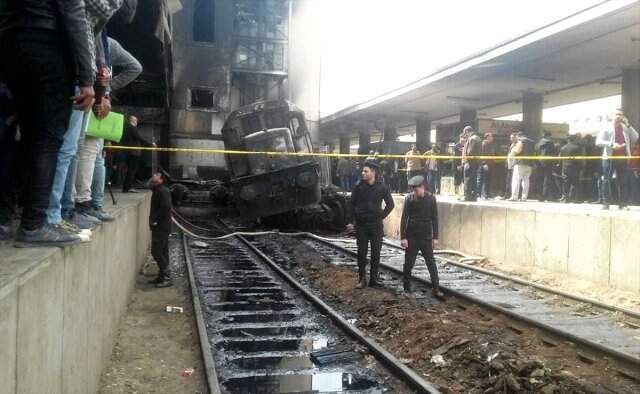Mısır'da 25 Kişinin Hayatını Kaybettiği Yangın Makinist Kavgasının Yüzünden Çıkmış Mısır'da 25 Kişinin Hayatını Kaybettiği Yangın Makinist Kavgası Yüzünden Çıkmış
