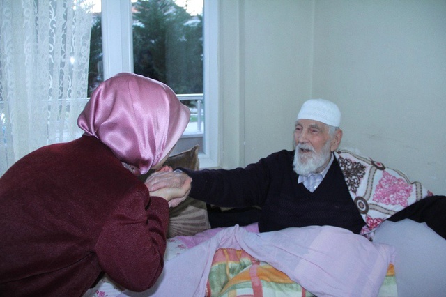 95'lik Mülayim Dede, Torun Sayısıyla AK Partili Vekili Şaşırttı