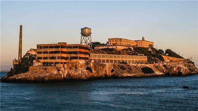 Arkeologlar, Dünyaca Ünlü Hapishane Alcatraz'ın Altında Gizli Bir Askeri Üs Buldu