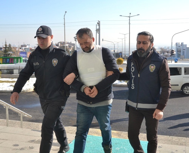 Genç Kadın, Cezaevinden İzinli Çıkan Eşini Patronu Olan Sevgilisine Öldürttü