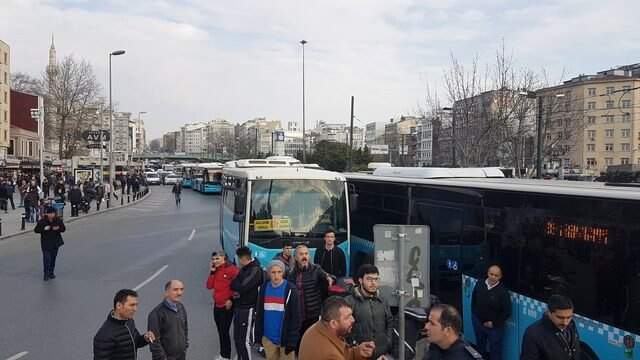 İntihar Girişimini İzleyen Vatandaşlar ile Polis Birbirine Girdi