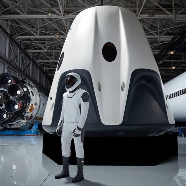 Nasa, Spacex'in Uzay Aracı Crew Dragon'un İçinden Bir Video Paylaştı