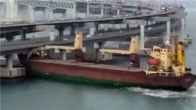 Rus Kargo Gemisinin Saniye Saniye Köprüye Çarpma Görüntüleri (Video)
