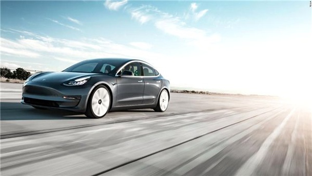 Tesla Model 3, Satış Rekorları Kırdıracak Bir Fiyatla İnternetten Satışa Sunuldu