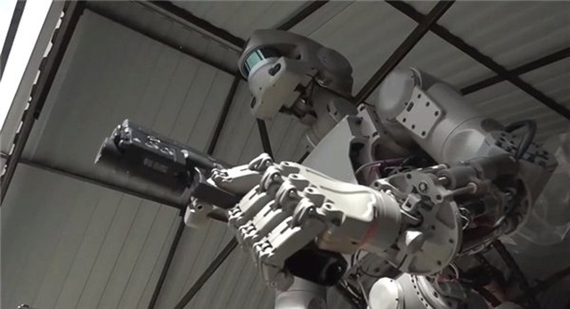 Silah Kullanmayı Öğrenen Rus Yapımı Robot, Tedarikçi Şirketler Tarafından Ambargo Yedi