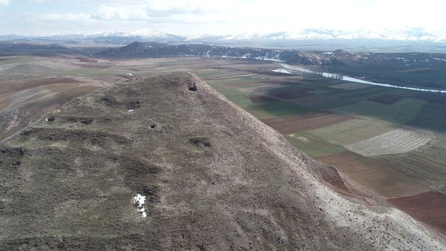 Sırrı Çözülemiyor! Sivas'taki Delik Tepe Tüneli Merak Konusu Oldu