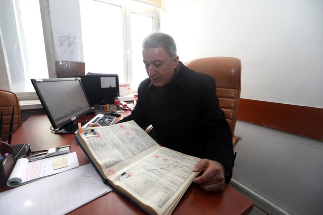 Milli Savunma Bakanı Hulusi Akar 37 Yıl Sonra Aynı Makam Odasında