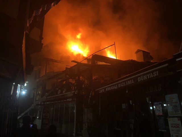 Ankara Hamamönünde Korkutan Yangın! Çok Sayıda İş Yeri Kül Oldu