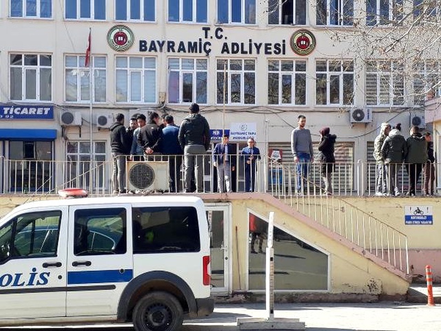 Annesine Mesaj Attığını İddia Ettiği Akrabasını, 17 Yerinden Bıçaklayarak Öldürdü