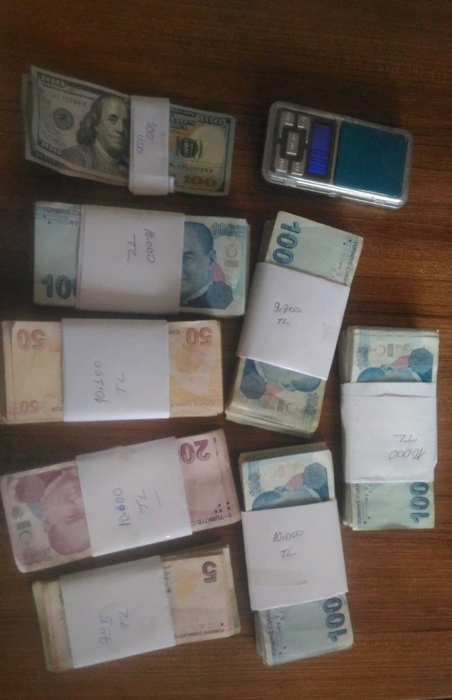Çöp Kutusundaki Uyuşturucu Alışverişine Bekçilerden Suçüstü