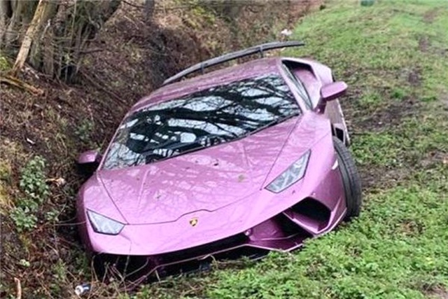 Bitcoin Milyoneri, 1 Milyon 350 Bin TL'lik Lamborghini'yi Bir Çukurda Terk Etti