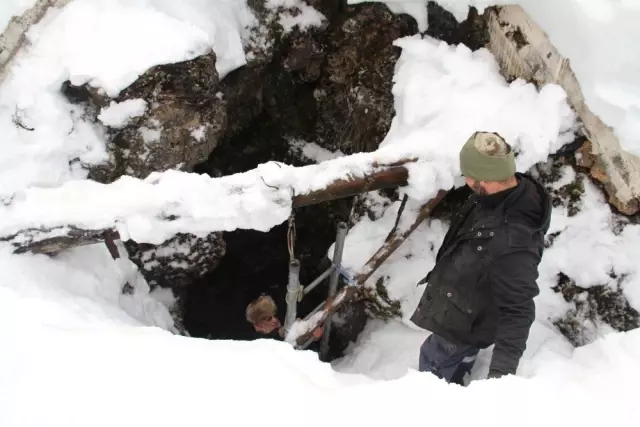 Dağdaki Cula Deliği'ne Yaz İçin Tonlarca Kar Depolandı