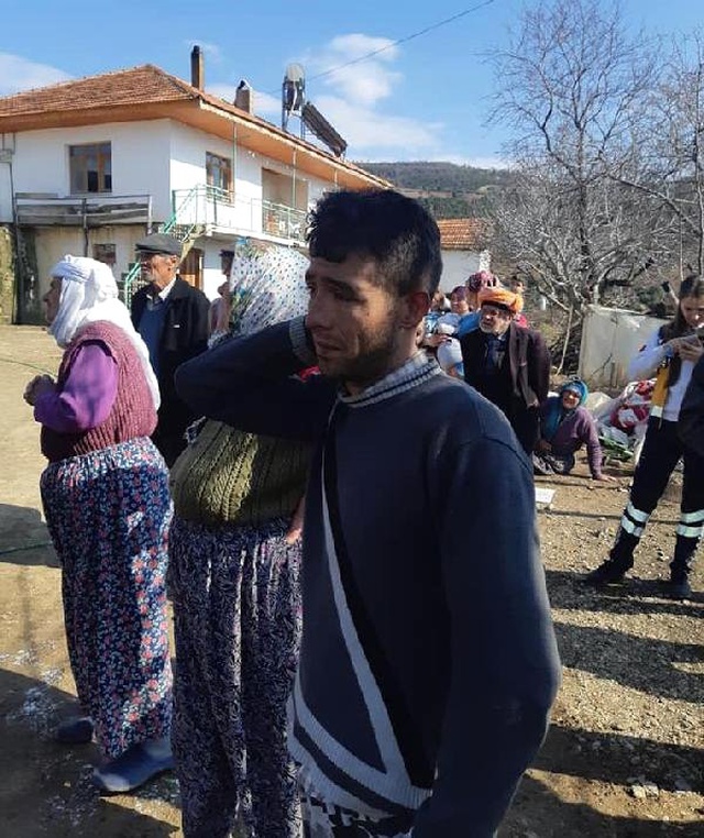 Elektrik Kontağından Çıkan Yangın Evi Kül Etti, Acılı Aile Gözyaşlarına Hakim Olamadı