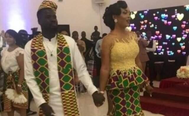 İntiharın Eşiğinden Dönen Emmanuel Eboue, <a class='keyword-sd' href='/cocukluk-2/' title='Çocukluk'>Çocukluk</a> Aşkıyla Evlendi